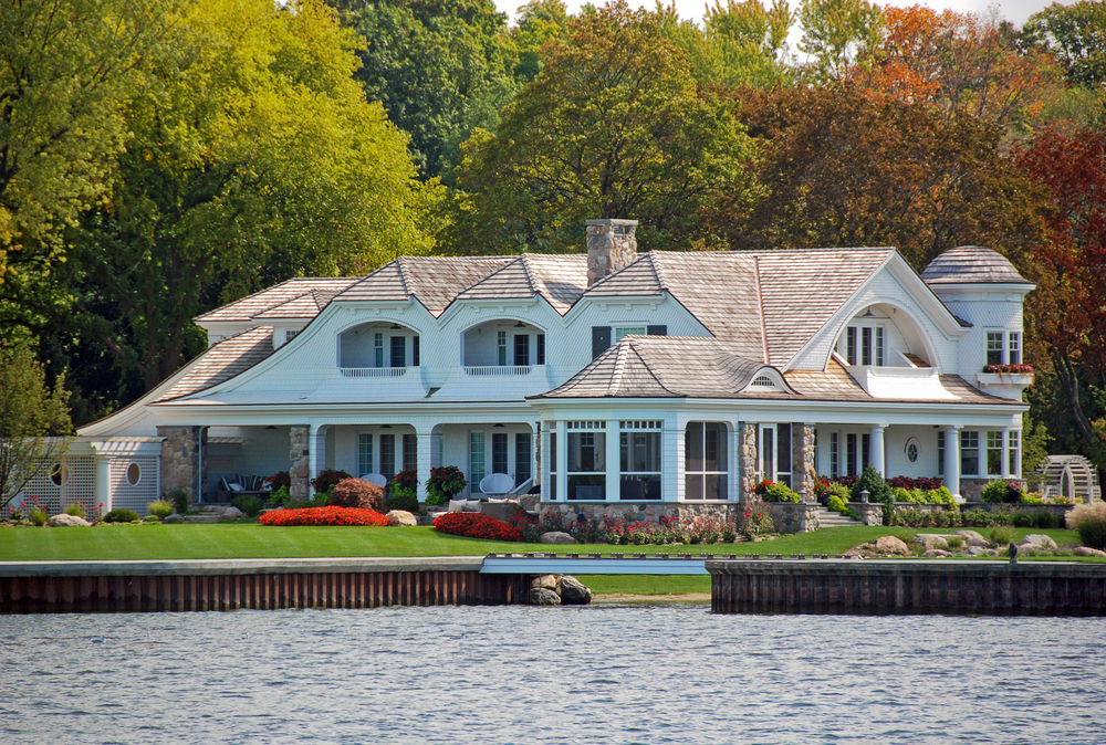 Elegant,new,cottage,on,the,lake